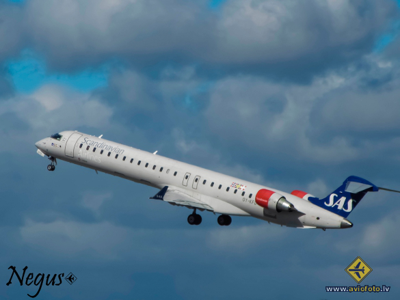 Bombardier CRJ-900ER (CL-600-2D24)